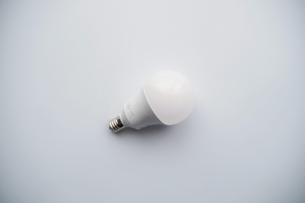 柔らかい光で包み込むIKEAのスマート電球「TRÅDFRI」 | monoffee